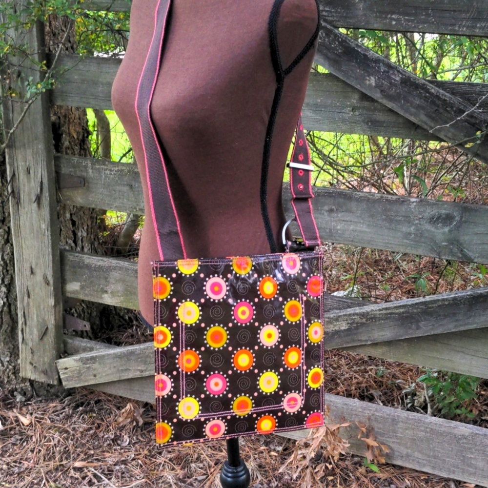 Hadaki Scoop Sling Shoulder Bag Beautiful Fun Colors Sponge Nylon Bag - Picture 3 of 12
